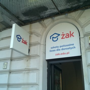 Oznakowanie placówki ŻAK w Warszawie